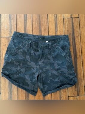 black camo shorts - supplies